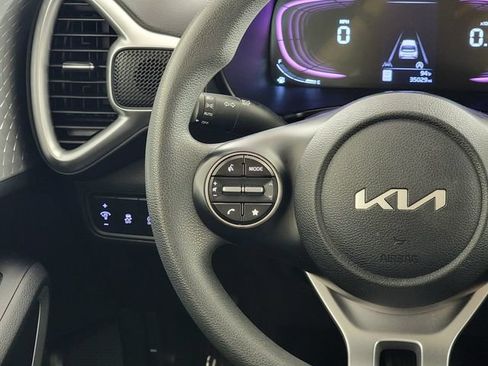 Used 2025 Kia Soul LX w/ LX Technology Package FWD image 25