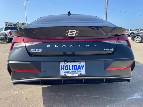 Used 2024 Hyundai Elantra Limited FWD image 8