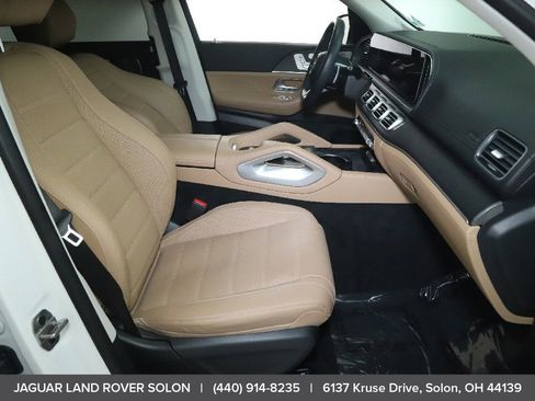 Used 2024 Mercedes-Benz GLS 580 4MATIC image 34