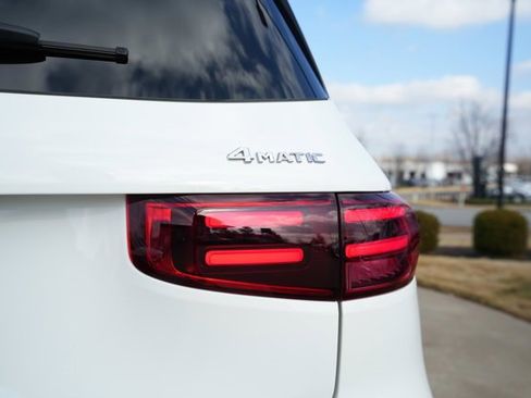 Used 2025 Mercedes-Benz GLB 250 4MATIC image 16