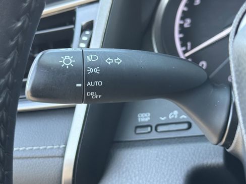 Used 2022 Toyota Camry SE image 11