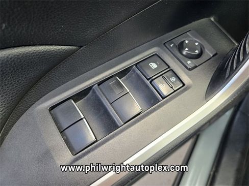 Used 2019 Toyota RAV4 XLE Premium image 31