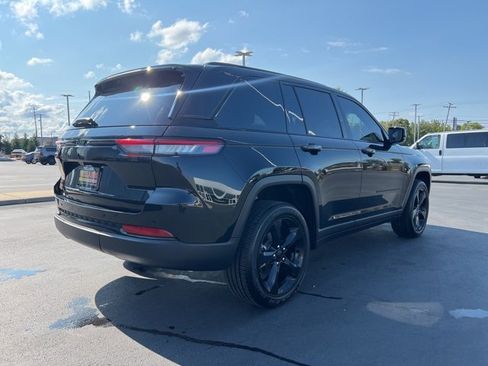 Used 2024 Jeep Grand Cherokee Altitude image 7