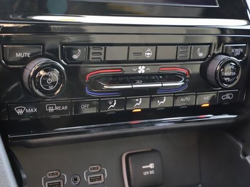 New 2025 Jeep Grand Cherokee L Laredo image 29