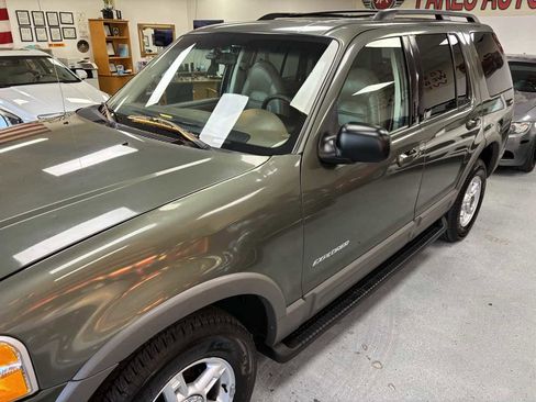 Used 2002 Ford Explorer XLT image 4