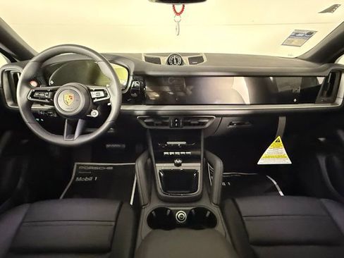 New 2025 Porsche Cayenne Coupe image 19