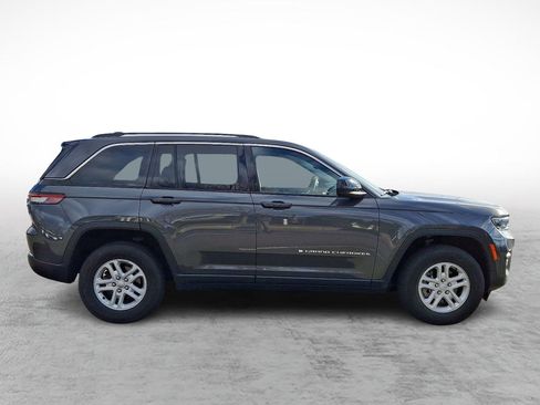 Used 2024 Jeep Grand Cherokee Laredo image 6