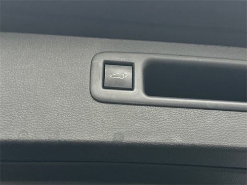 Certified 2023 Toyota Highlander XLE image 7