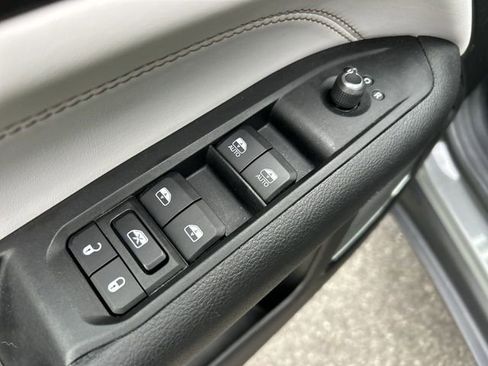 Used 2022 Jeep Compass Limited w/ Sun and Sound Group image 16