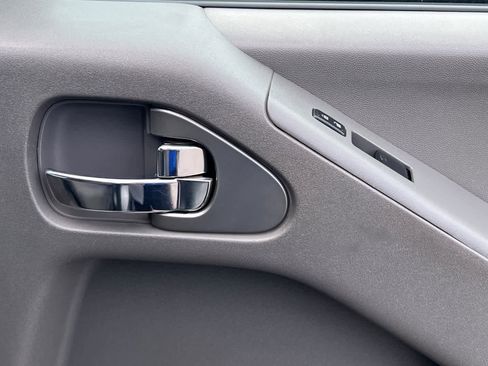 Used 2016 Nissan Frontier SV image 19