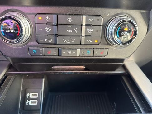 Used 2019 Ford F150 Platinum w/ Equipment Group 701A Luxury AWD/4WD image 25
