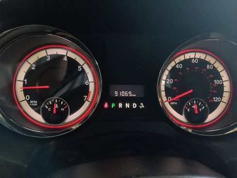 Used 2018 Dodge Grand Caravan SXT FWD image 23