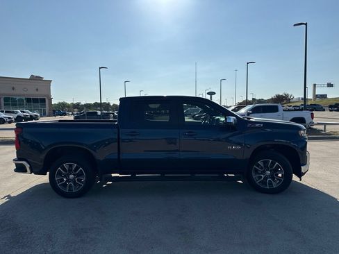 Used 2020 Chevrolet Silverado 1500 LT w/ Texas Edition AWD/4WD image 17