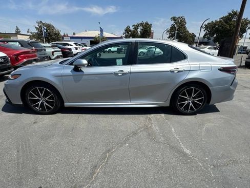 Used 2023 Toyota Camry SE FWD image 2