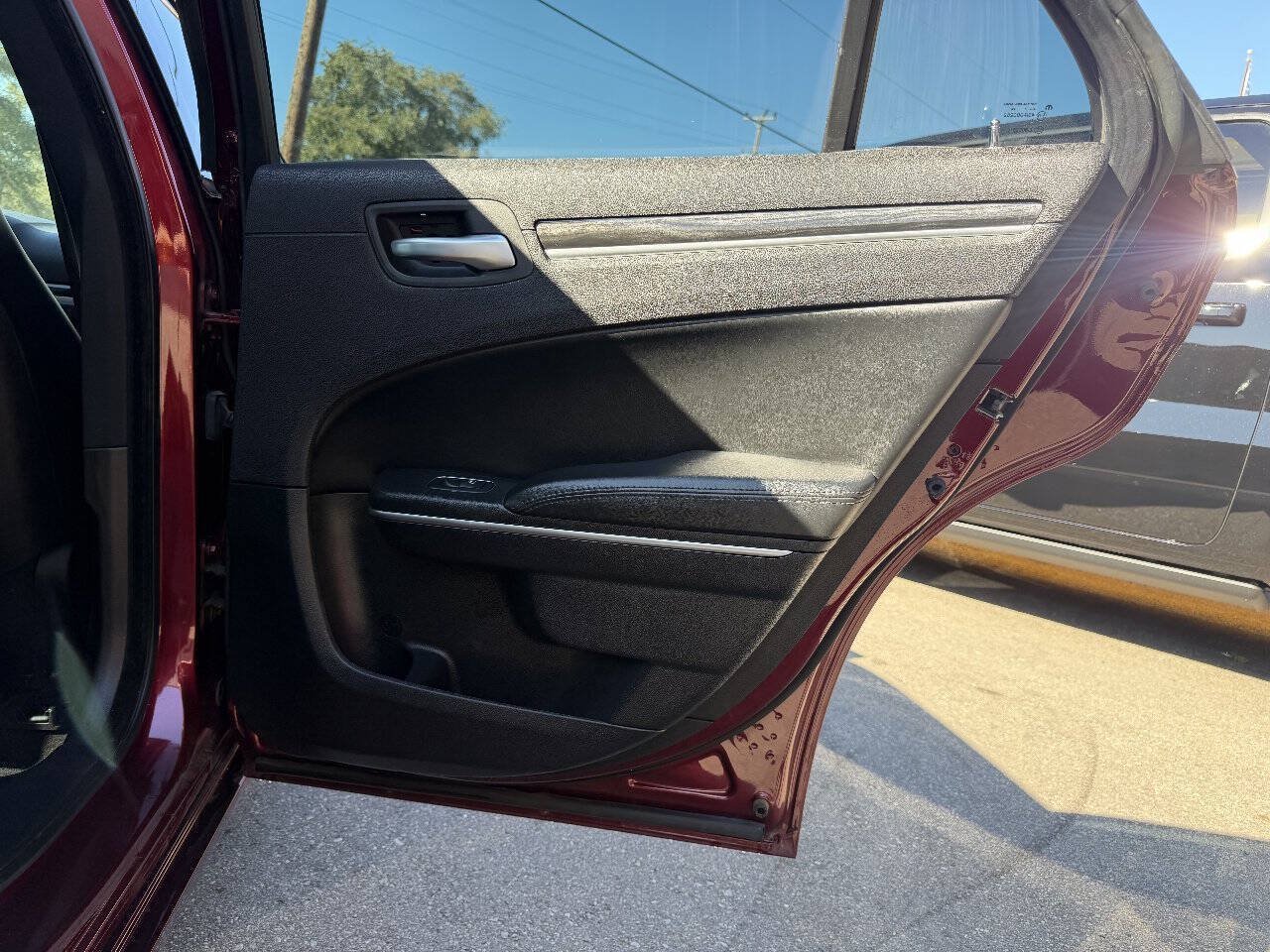 Used 2017 Chrysler 300 Limited RWD image 18