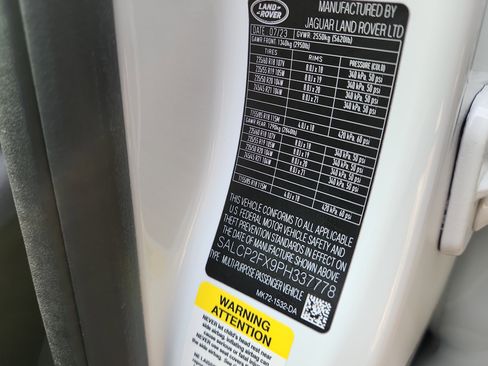 Used 2023 Land Rover Discovery Sport SE image 24