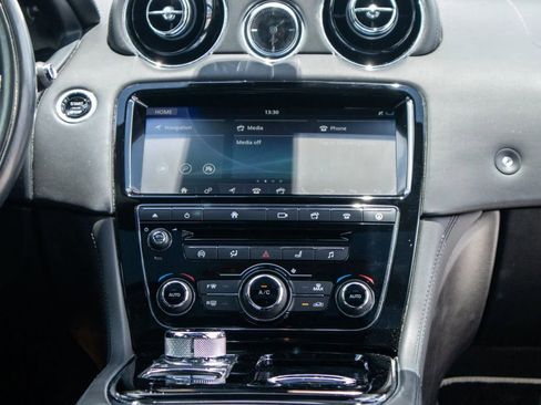 Used 2019 Jaguar XJ L Portfolio RWD image 22