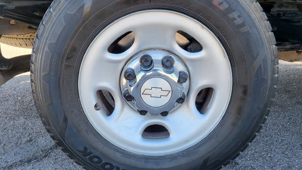 Used 2020 Chevrolet Express 2500 LT w/ LT Preferred Equipment Group RWD image 16
