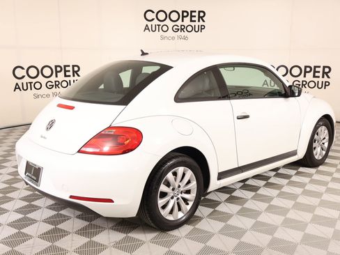 Used 2016 Volkswagen Beetle 1.8T Classic FWD image 18