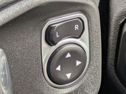 Used 2018 Jeep Wrangler Unlimited Sahara AWD/4WD image 24