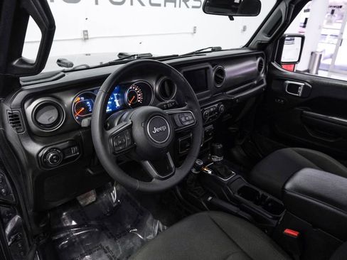 Used 2023 Jeep Gladiator Willys image 3