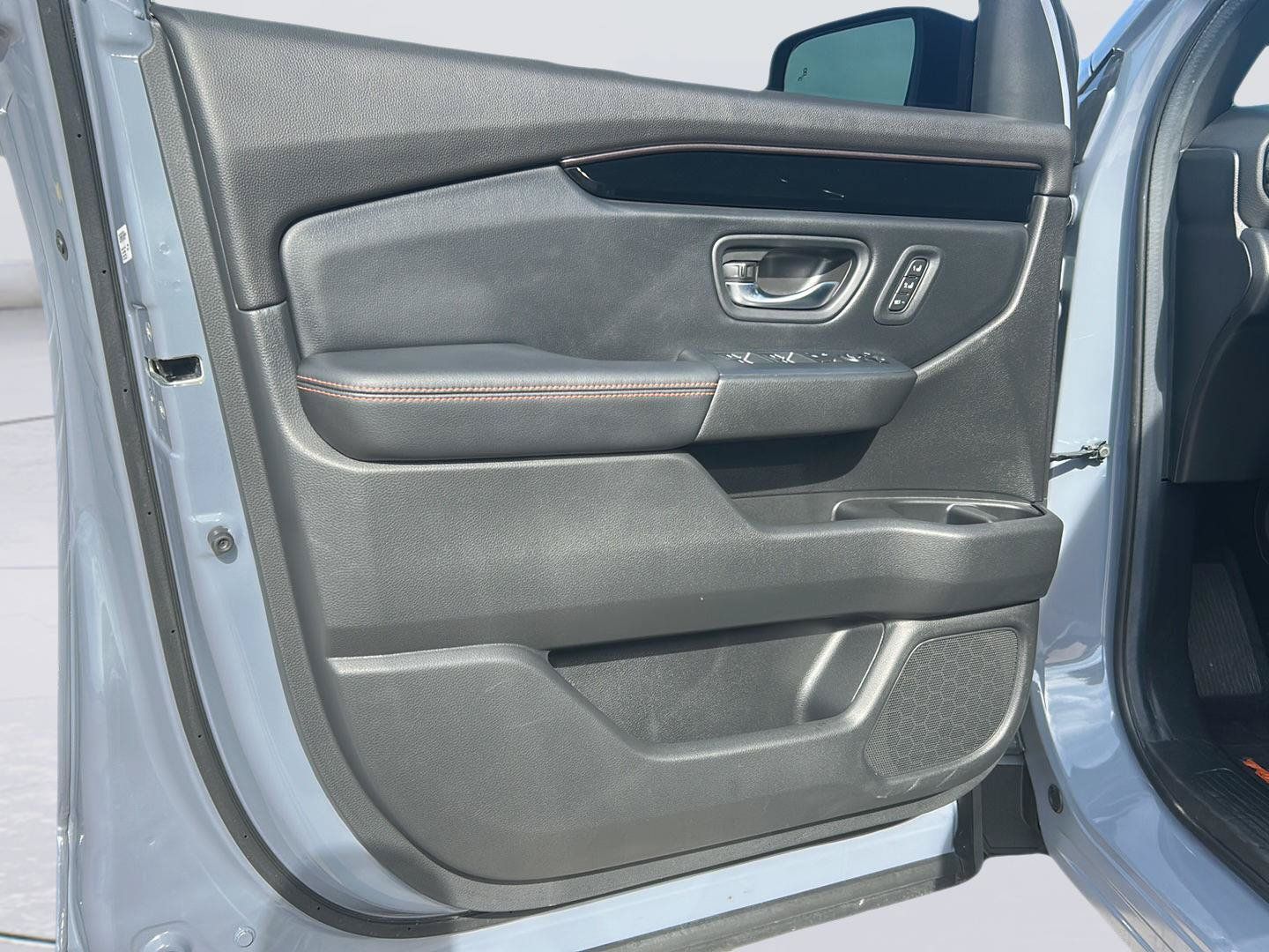Used 2025 Honda Pilot TrailSport image 8