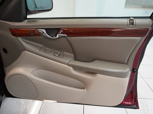 Used 2000 Cadillac De Ville Base 4D Sedan w/ Comfort/Convenience Pkg image 34