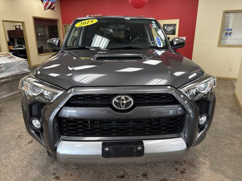 Used 2019 Toyota 4Runner TRD Off-Road AWD/4WD image 2