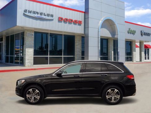 Used 2019 Mercedes-Benz GLC 300 4MATIC image 2