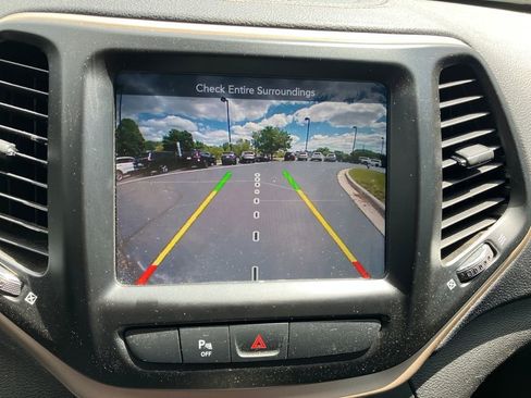 Used 2018 Jeep Cherokee Limited w/ High Altitude Package AWD/4WD image 22