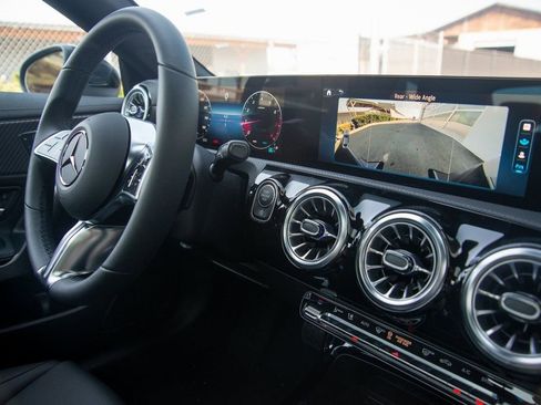 Used 2025 Mercedes-Benz CLA 250 4MATIC image 30