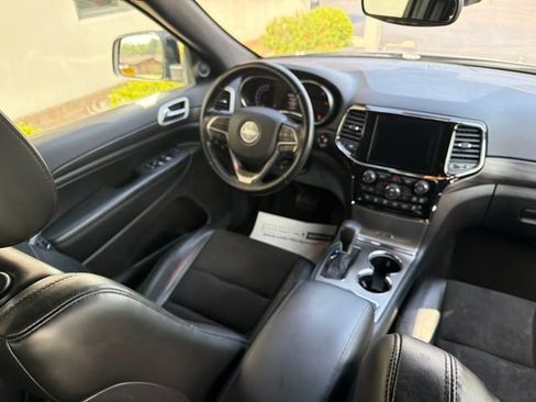 Used 2020 Jeep Grand Cherokee Altitude AWD/4WD image 21