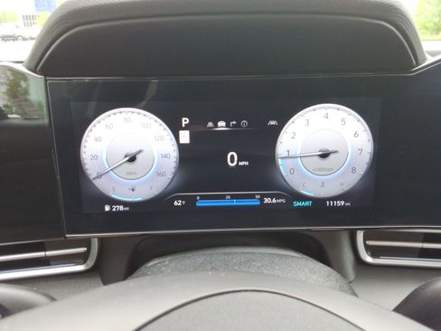 Used 2025 Hyundai Elantra SEL FWD image 14