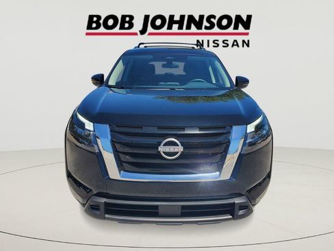 New 2025 Nissan Pathfinder SV w/ SV Premium Package AWD/4WD image 8