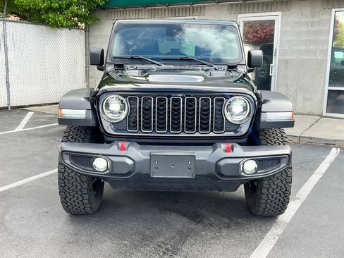 Used 2025 Jeep Wrangler Unlimited Rubicon image 2
