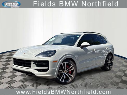 Used 2024 Porsche Cayenne S AWD/4WD image 1