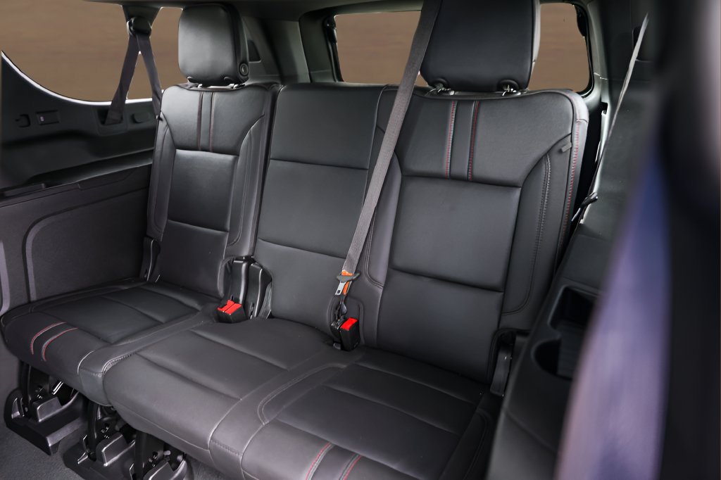 Used 2024 Chevrolet Suburban RST w/ Luxury Package RWD image 30