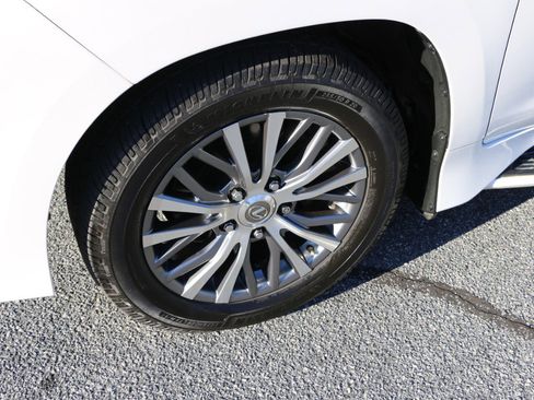 Used 2018 Lexus LX 570 4WD image 14