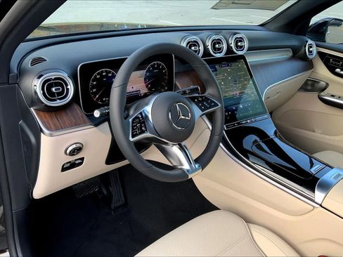 Used 2026 Mercedes-Benz GLC 300 4MATIC image 9