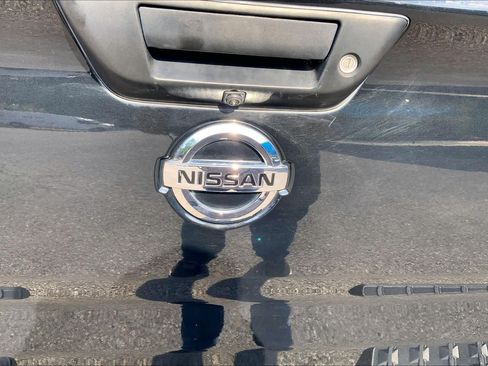 Used 2019 Nissan Titan SL w/ Chrome Package AWD/4WD image 31