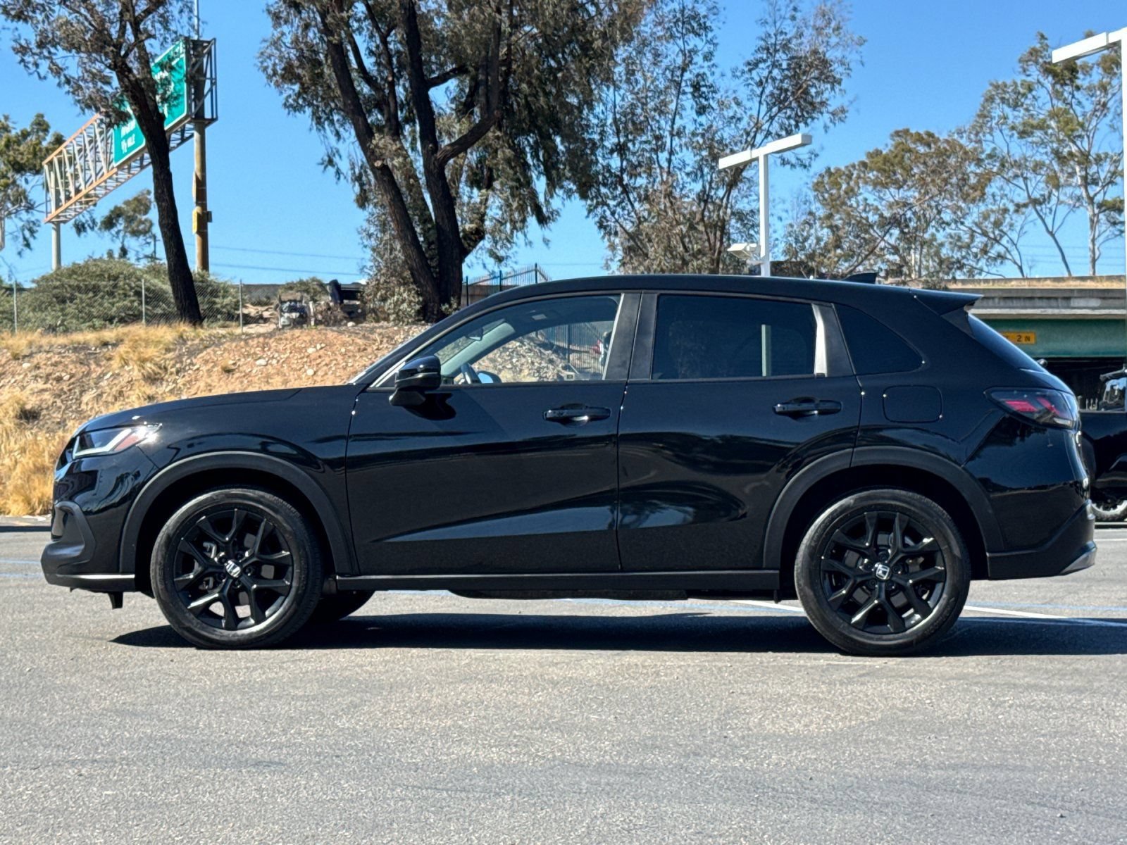 Used 2025 Honda HR-V Sport image 2