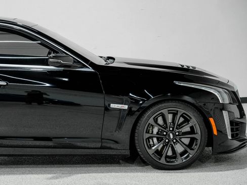 Used 2018 Cadillac CTS V w/ Luxury Package image 15