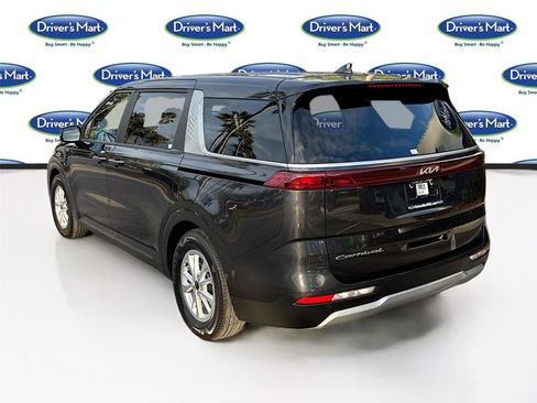 Used 2022 Kia Carnival LX image 5