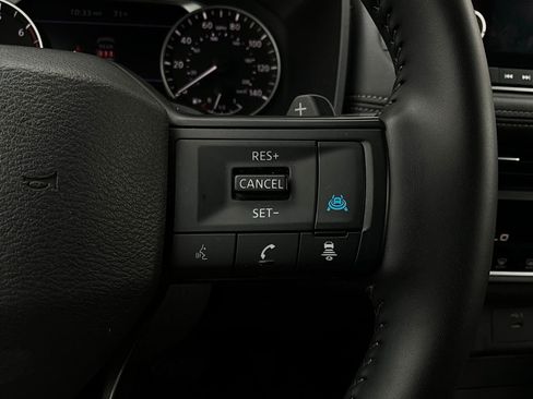 Used 2025 Nissan Rogue SV image 35