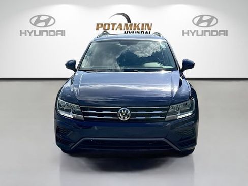 Used 2021 Volkswagen Tiguan SE w/ Panoramic Sunroof Package FWD image 2