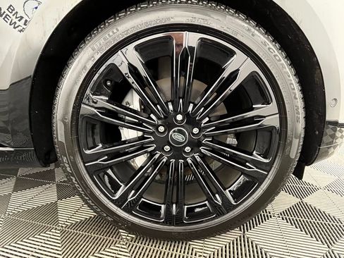 Used 2024 Land Rover Range Rover Long Wheelbase SE image 17