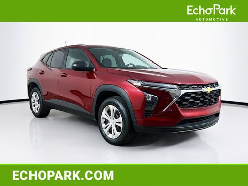 Used 2025 Chevrolet Trax LS image 1