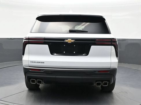 Used 2024 Chevrolet Traverse LS FWD image 4