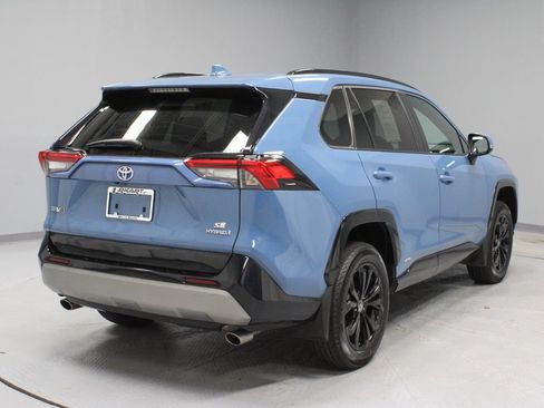 Used 2023 Toyota RAV4 SE w/ Convenience Package AWD/4WD image 10
