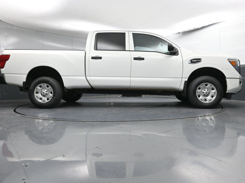 Used 2022 Nissan Titan S image 26